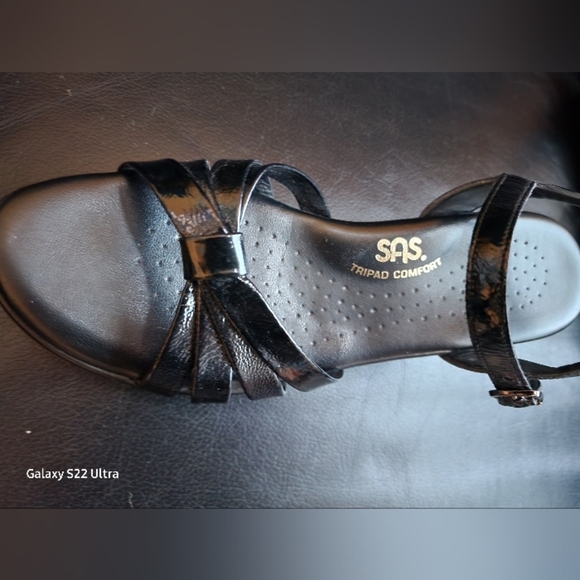 EUC in Original Box Quarter Strap Wedge Sandal - Picture 5 of 11